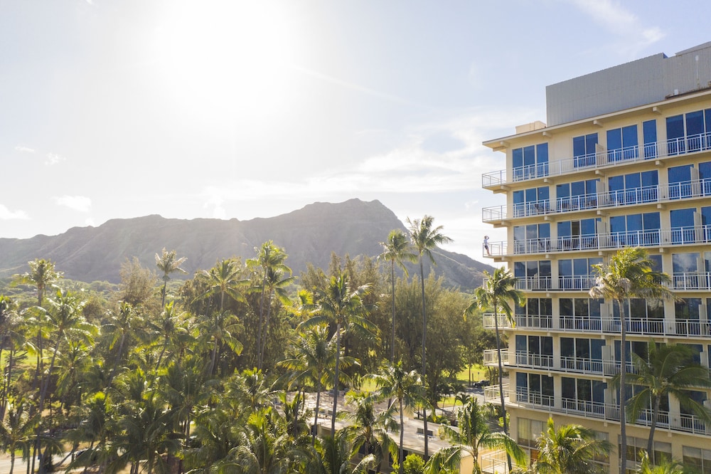 Kaimana Beach Hotel 1/50