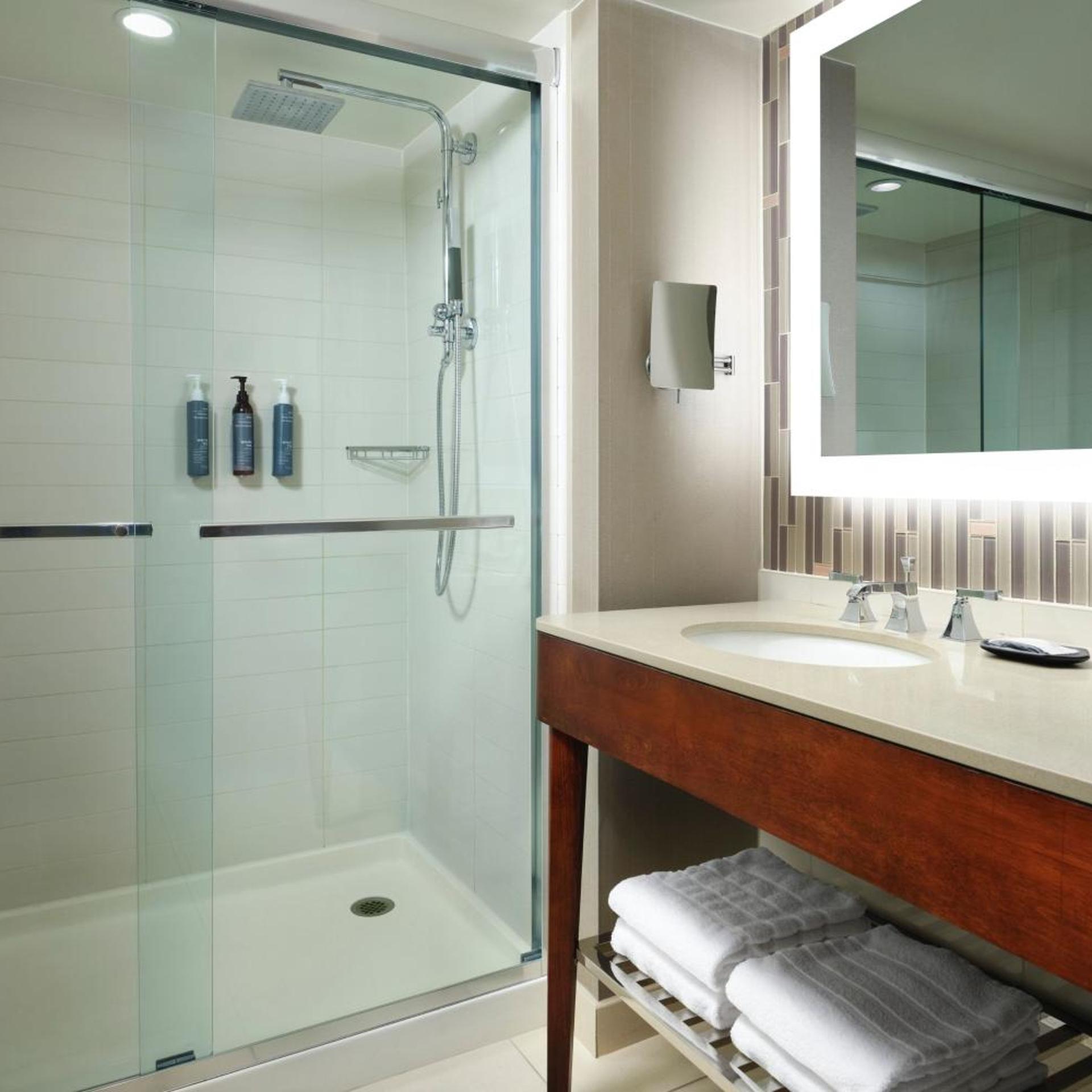Preferred, King Bed, City View، The Westin Portland Harborview 5/7