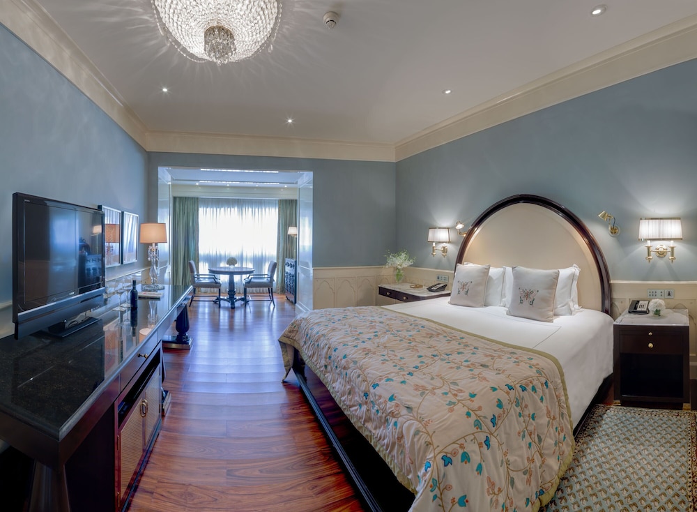 TAJ CLUB, KING BED, CITY VIEW