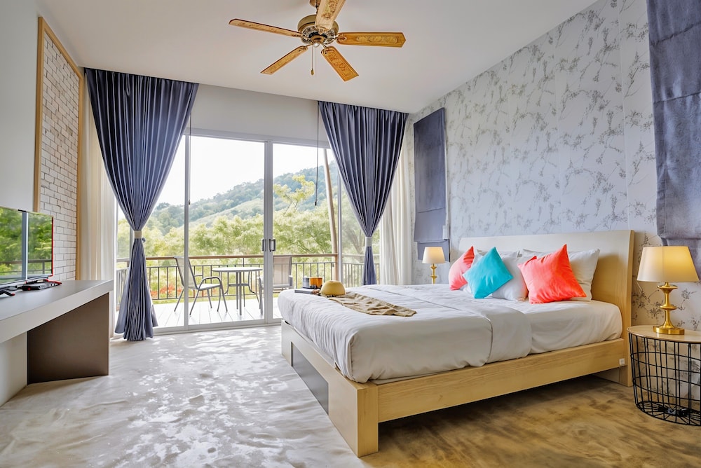 Amantra Lake View 30/72