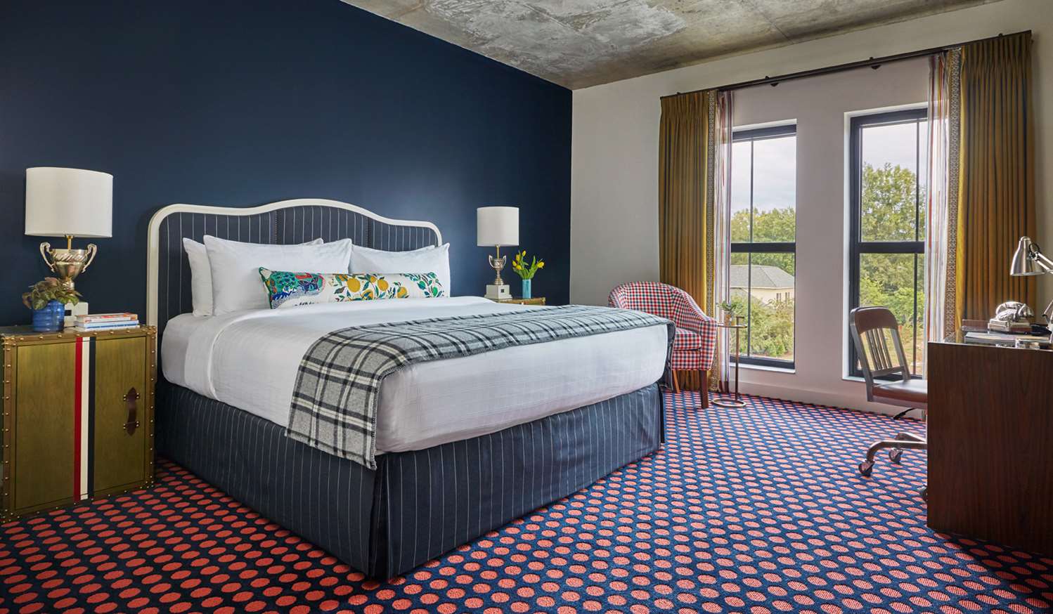 Knight, Junior Suite, King Bed, Sofa