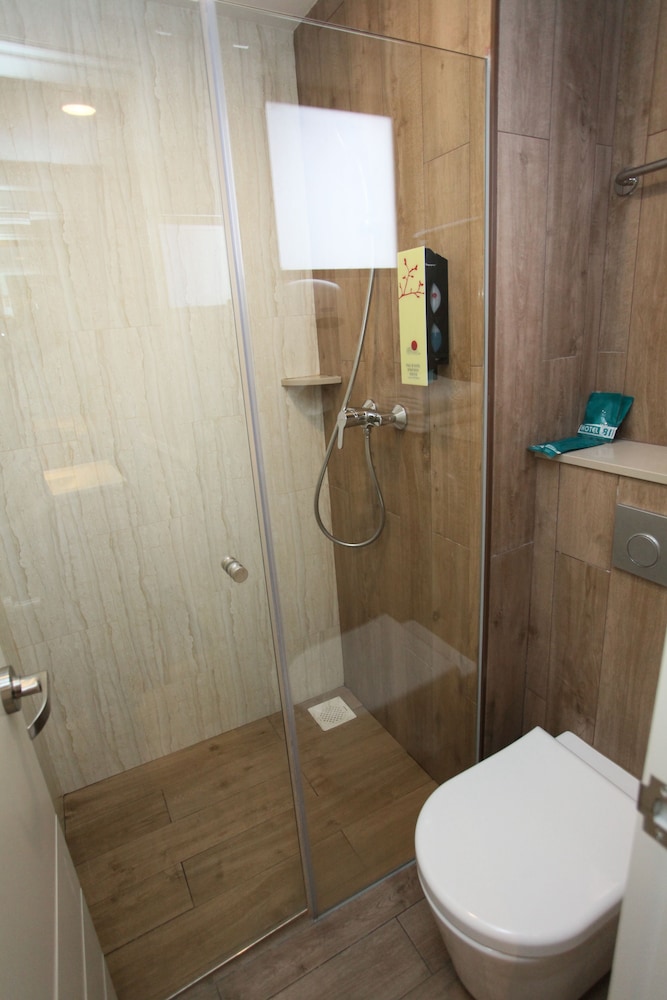 Hotel 81 Premier Star 32/33