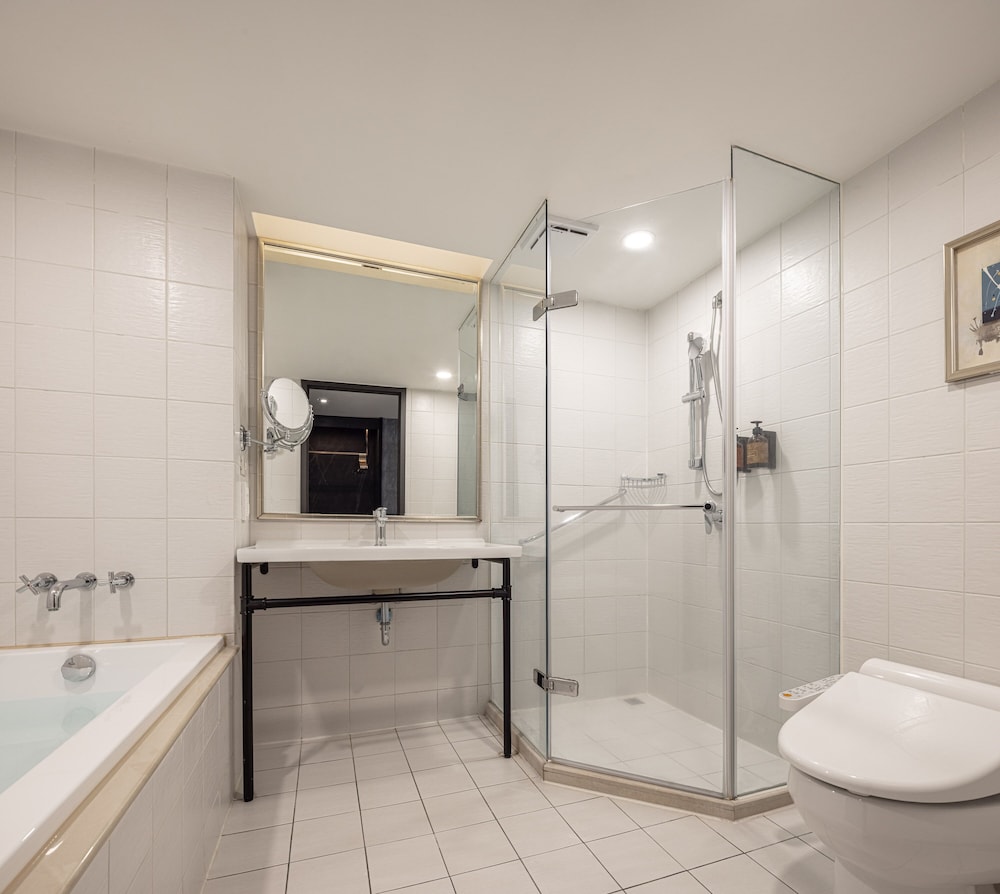 Lakeshore Hotel Metropolis I 50/52
