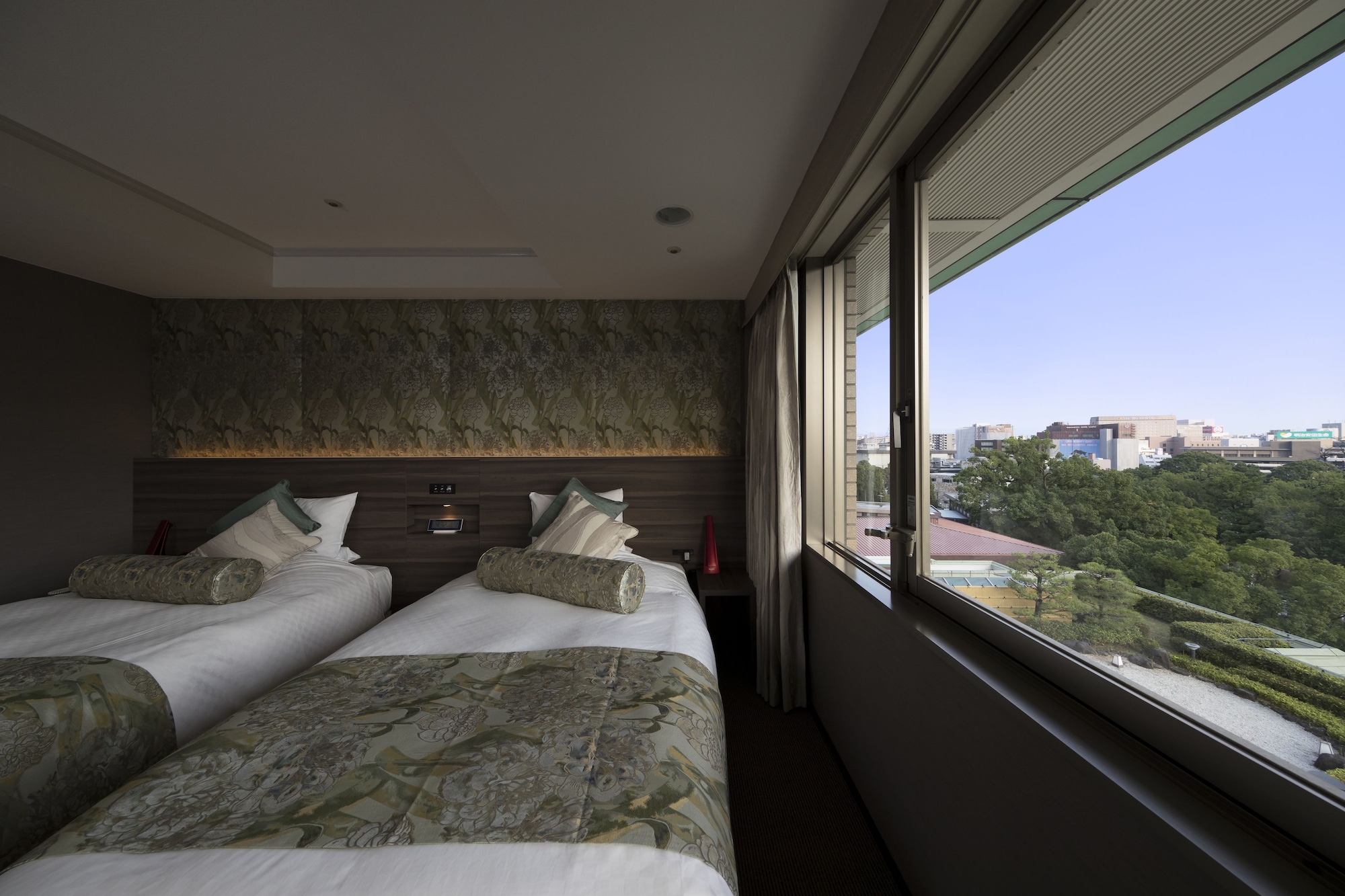 ROOM, TWIN BEDS, CITY VIEW