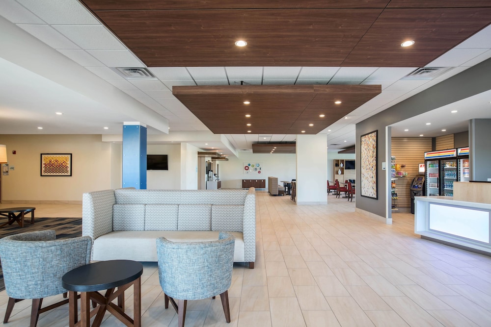 Holiday Inn Express & Suites Ludington 13/46