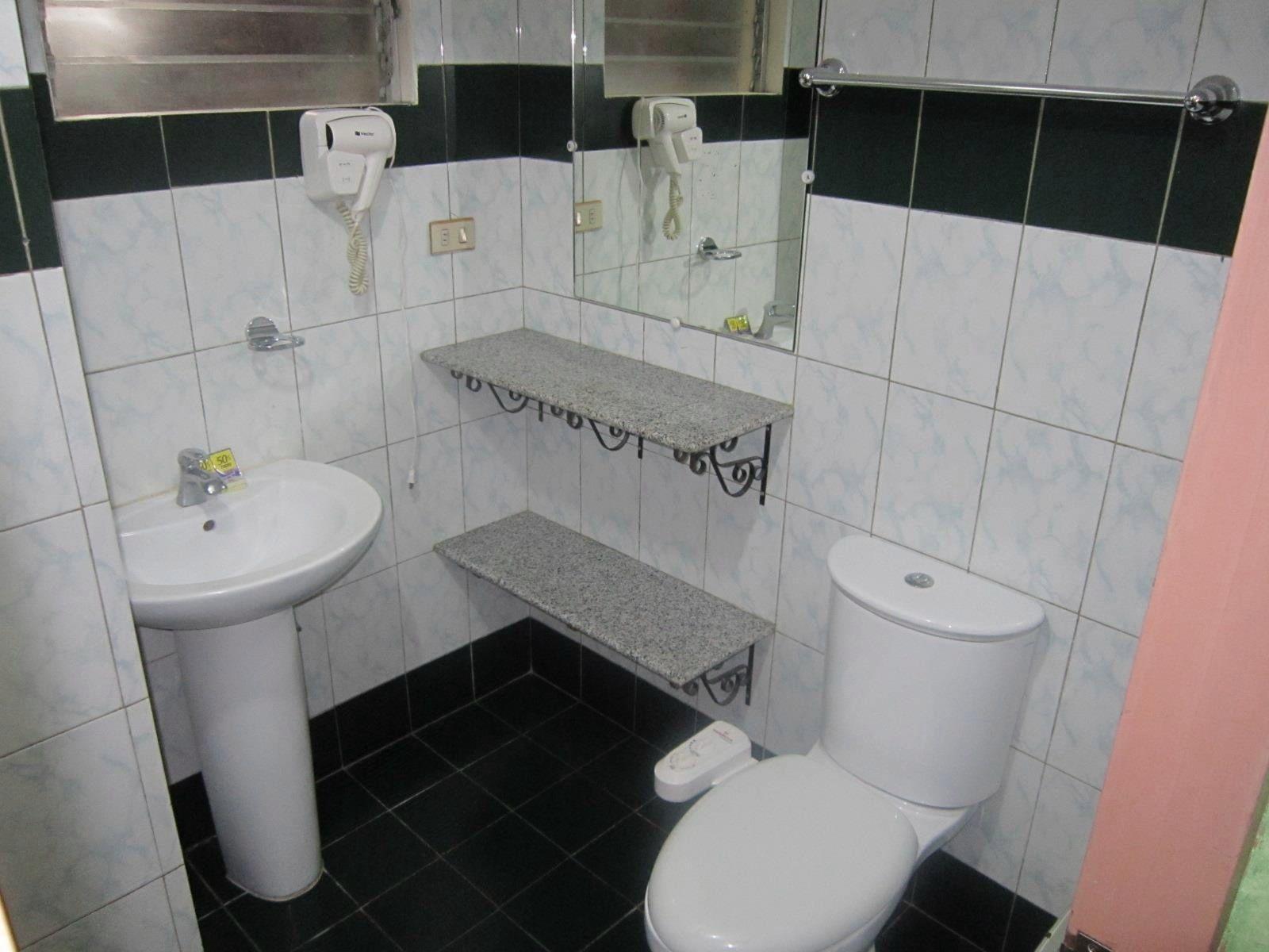 Plaza Maria Luisa Suites Inn 37/38