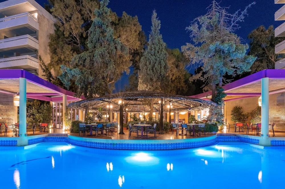 Dionysos Hotel 10/76