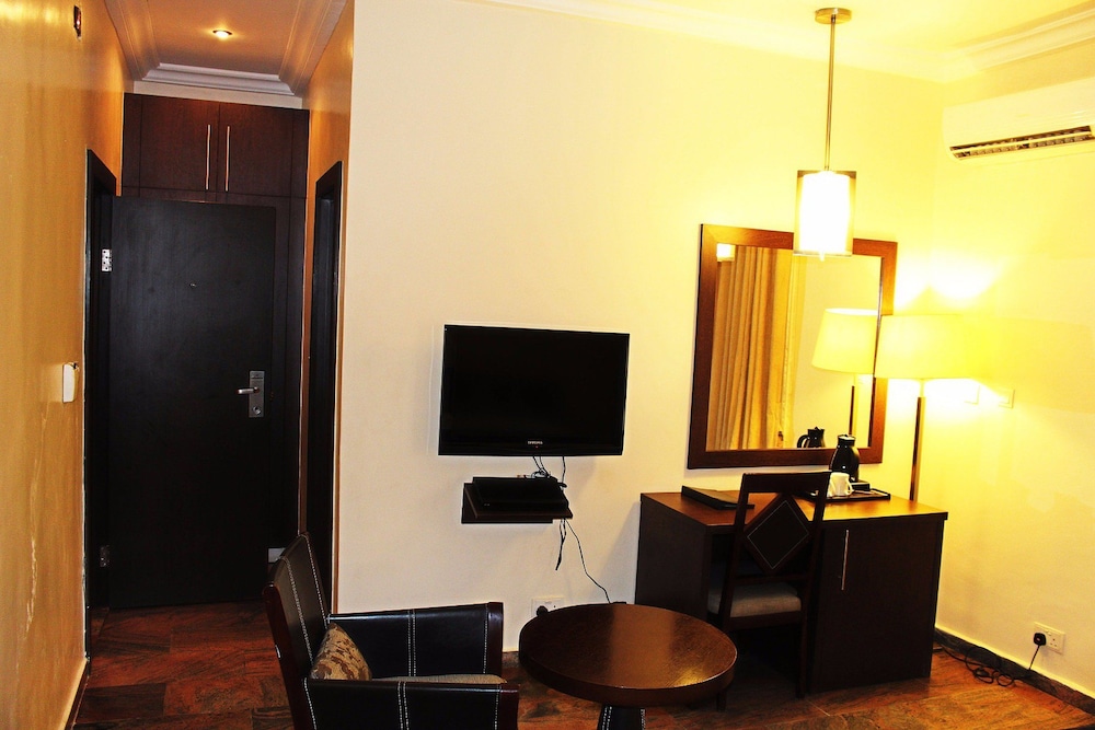 PROTEA HOTEL APO APARTMENTS 20/20