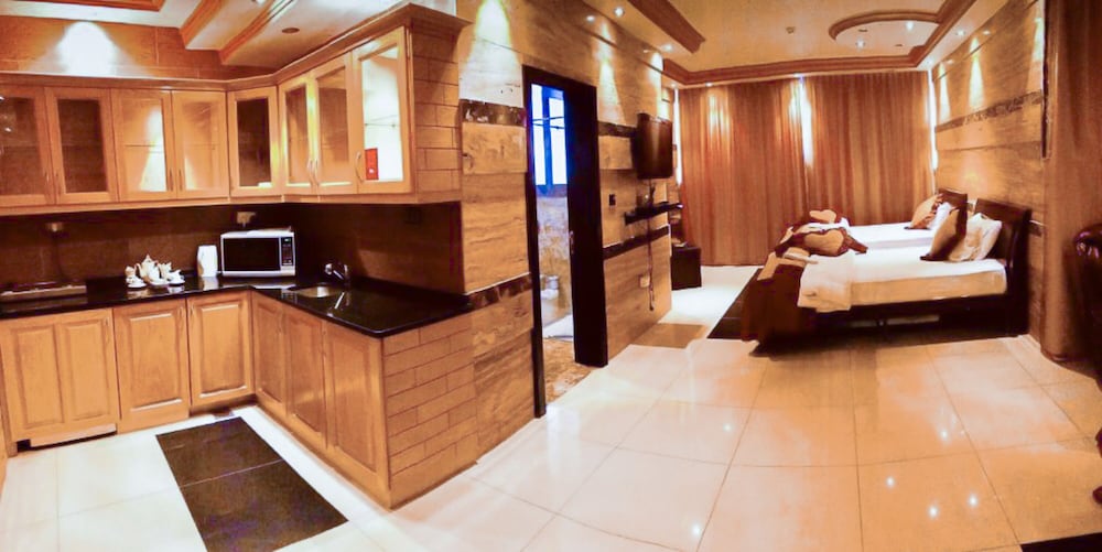 JAD HOTEL SUITES 7/20