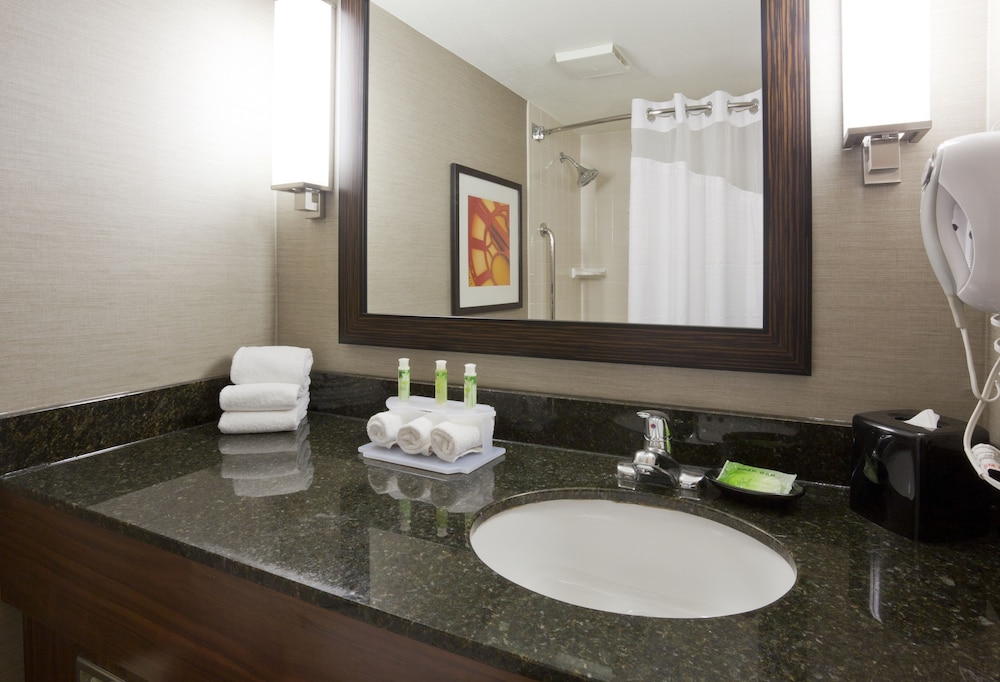 Holiday Inn Express Hotel &amp; Suites BLOOMINGTON WEST 21/52