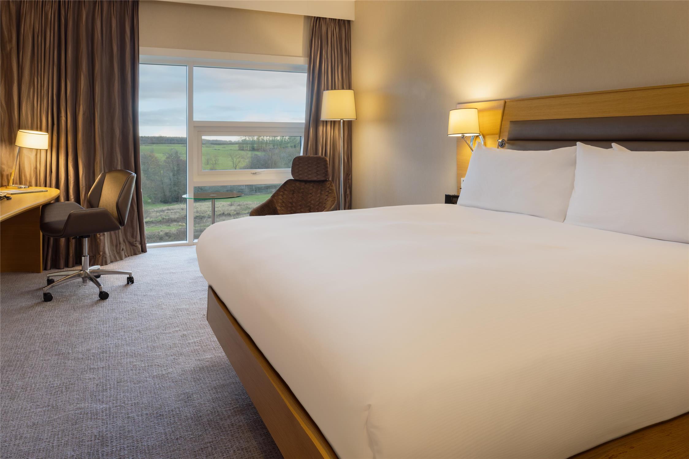 Deluxe, King Bed, Country Side View