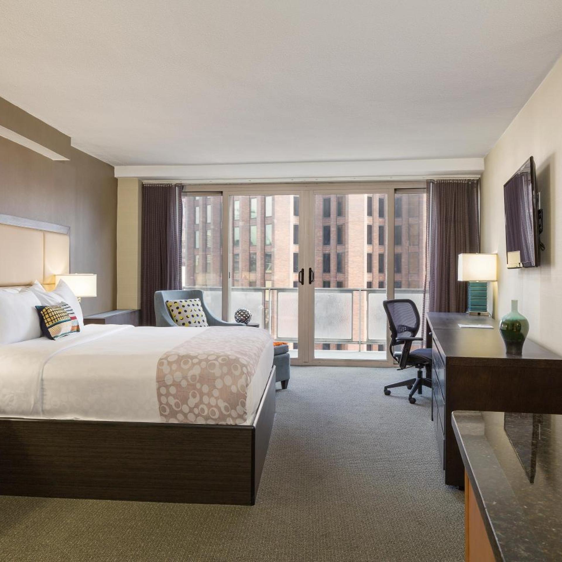 Deluxe, Suite, King Bed, Balcony