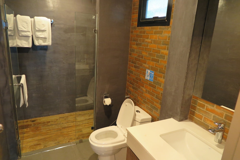 V20 Boutique Hotel 75/76