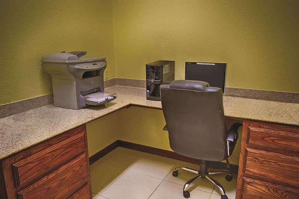 La Quinta Inn & Suites by Wyndham Alice 37/39