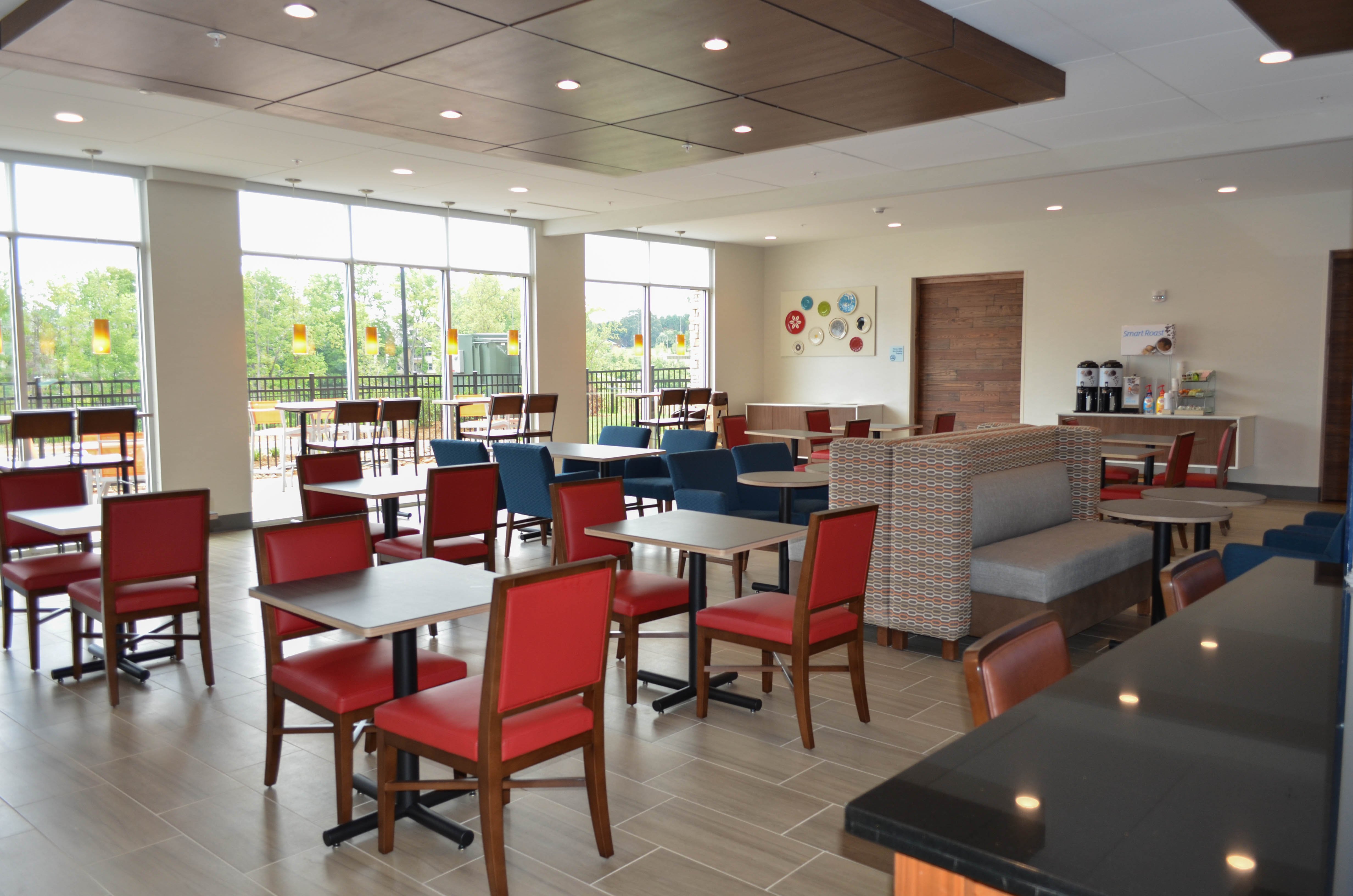 Holiday Inn Express Suites Charlotte Ne University Area 28/40