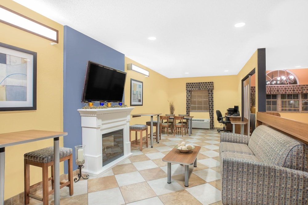 Microtel Inn & Suites By Wyndham Chili /Rochester Airport 14/19