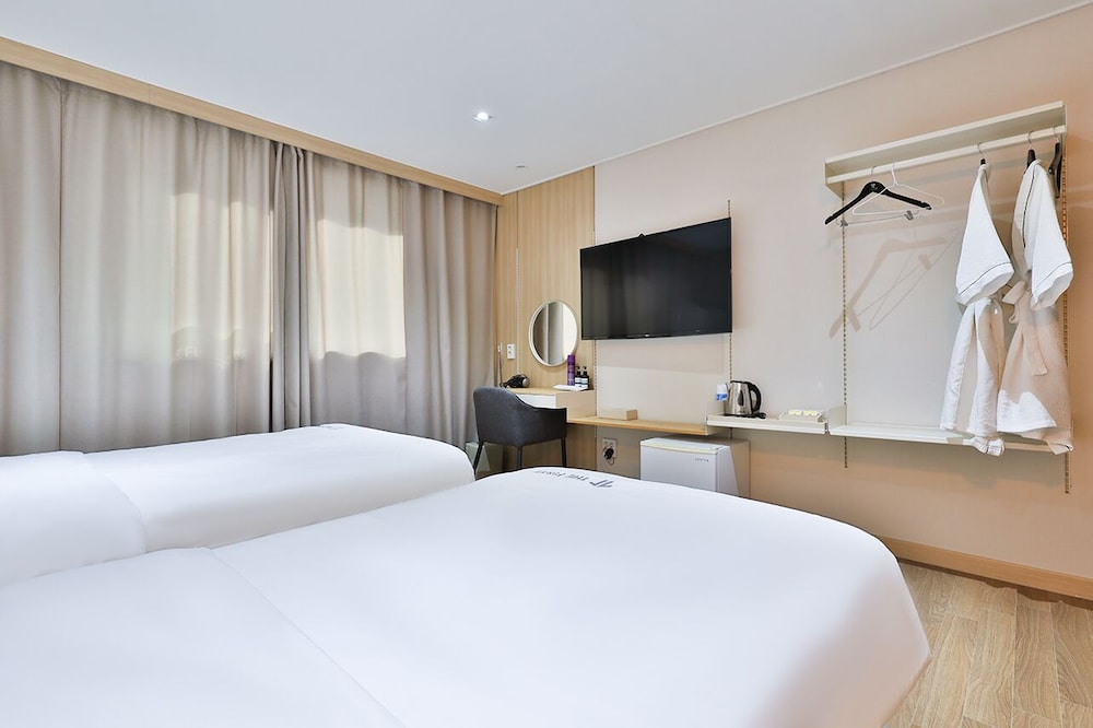 The First Hotel 30/48