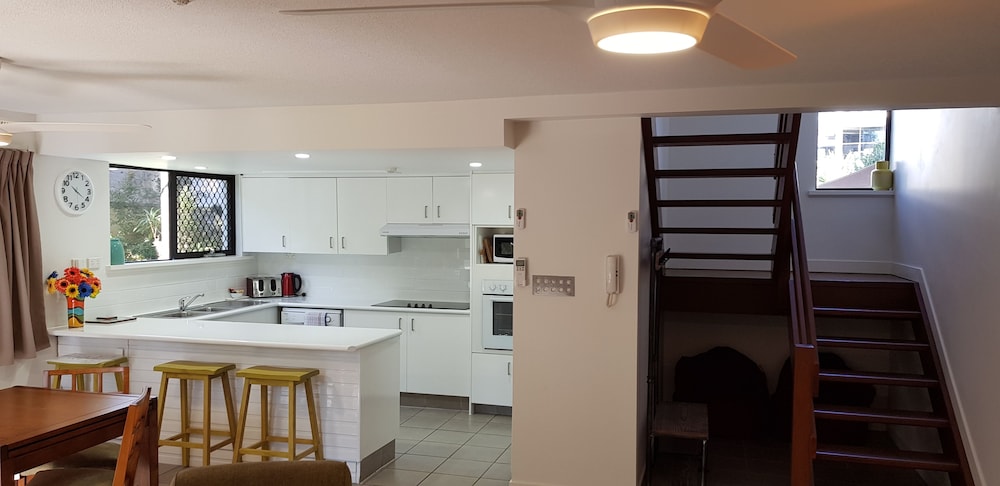 WINDWARD APARTMENTS 67/81