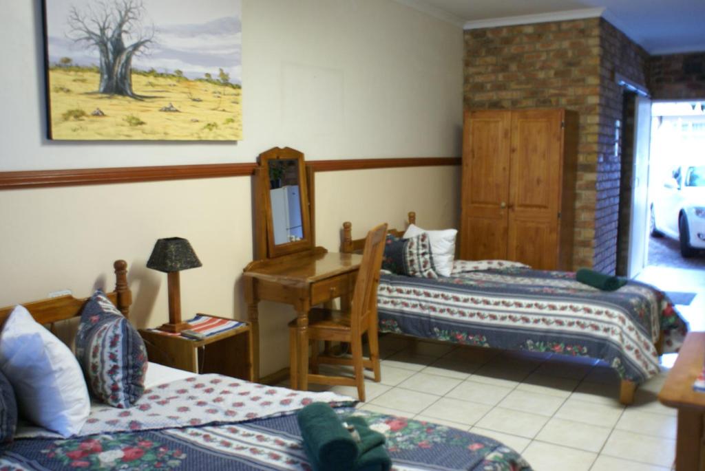 Airport Inn Bed Breakfast And Emerald Guesthouse 8/30