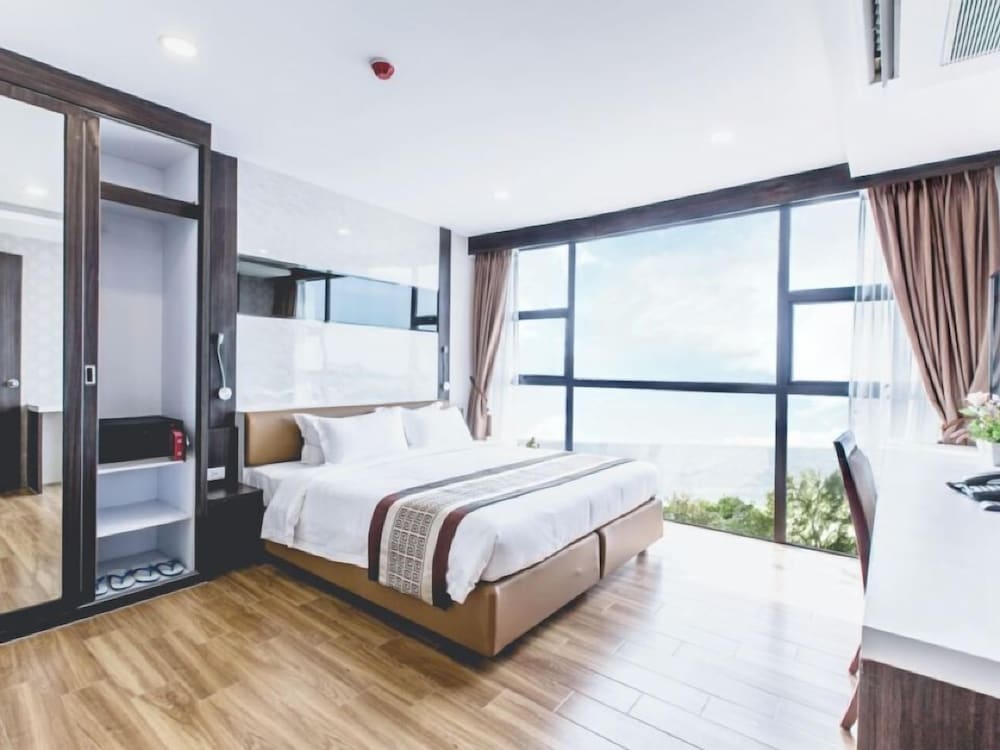 جناح غراند بسرير كينج مع أريكة، Golden Jomtien Beach Hotel 3/6