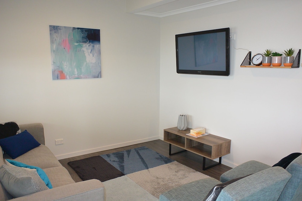 DUNGOWAN HOLIDAY ACCOMODATION 41/75