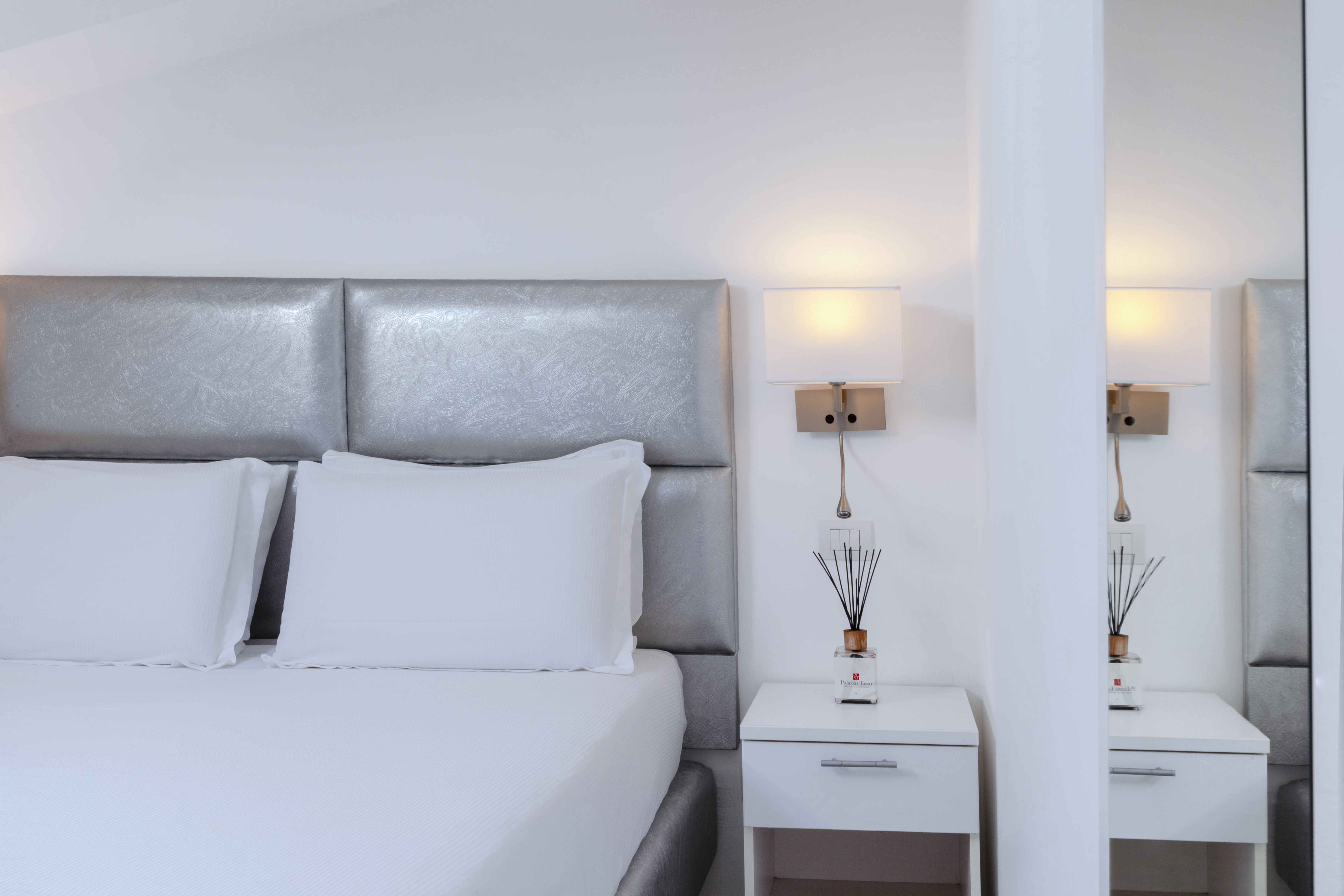 Room, Attic، Palazzo Tasso 6/6
