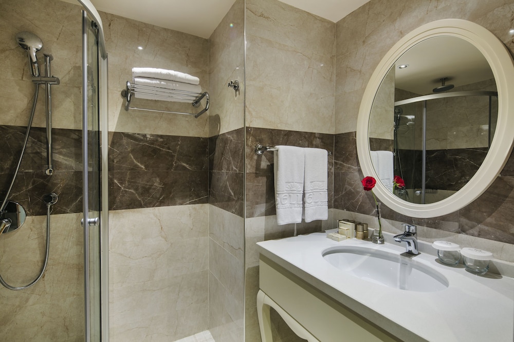 Bellis Deluxe Hotel 44/89