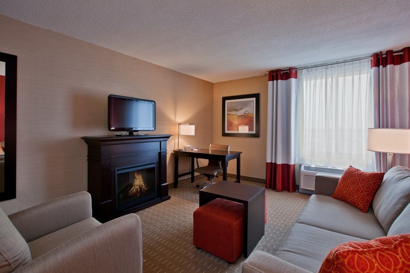 Holiday Inn Express Suites Chatham South 48/75