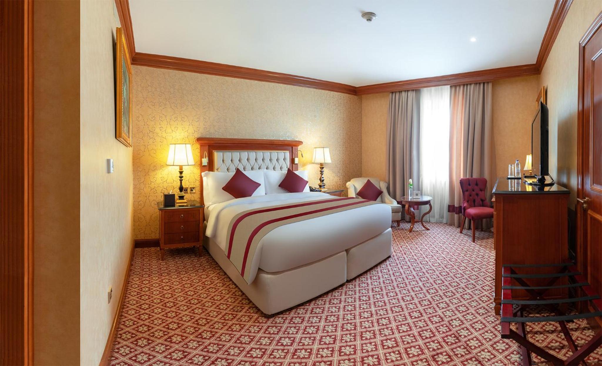 Deluxe, King Bed