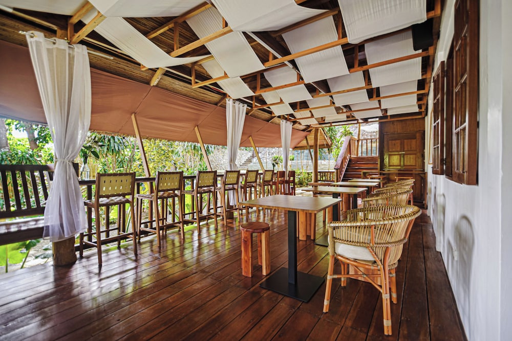 The Strand Boutique Resort 60/75