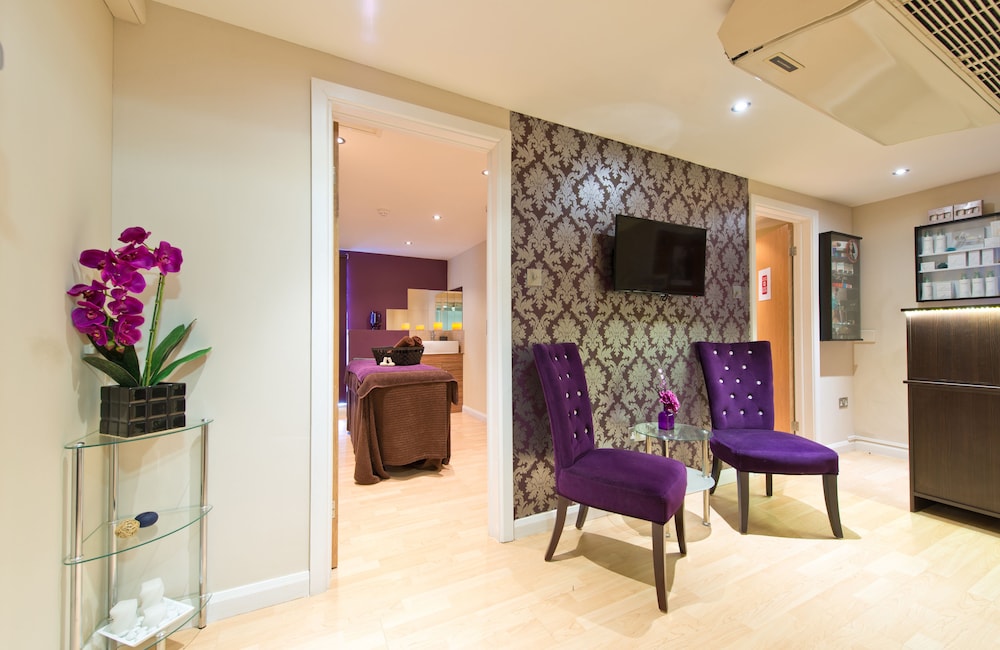 Leonardo London Heathrow 24/77