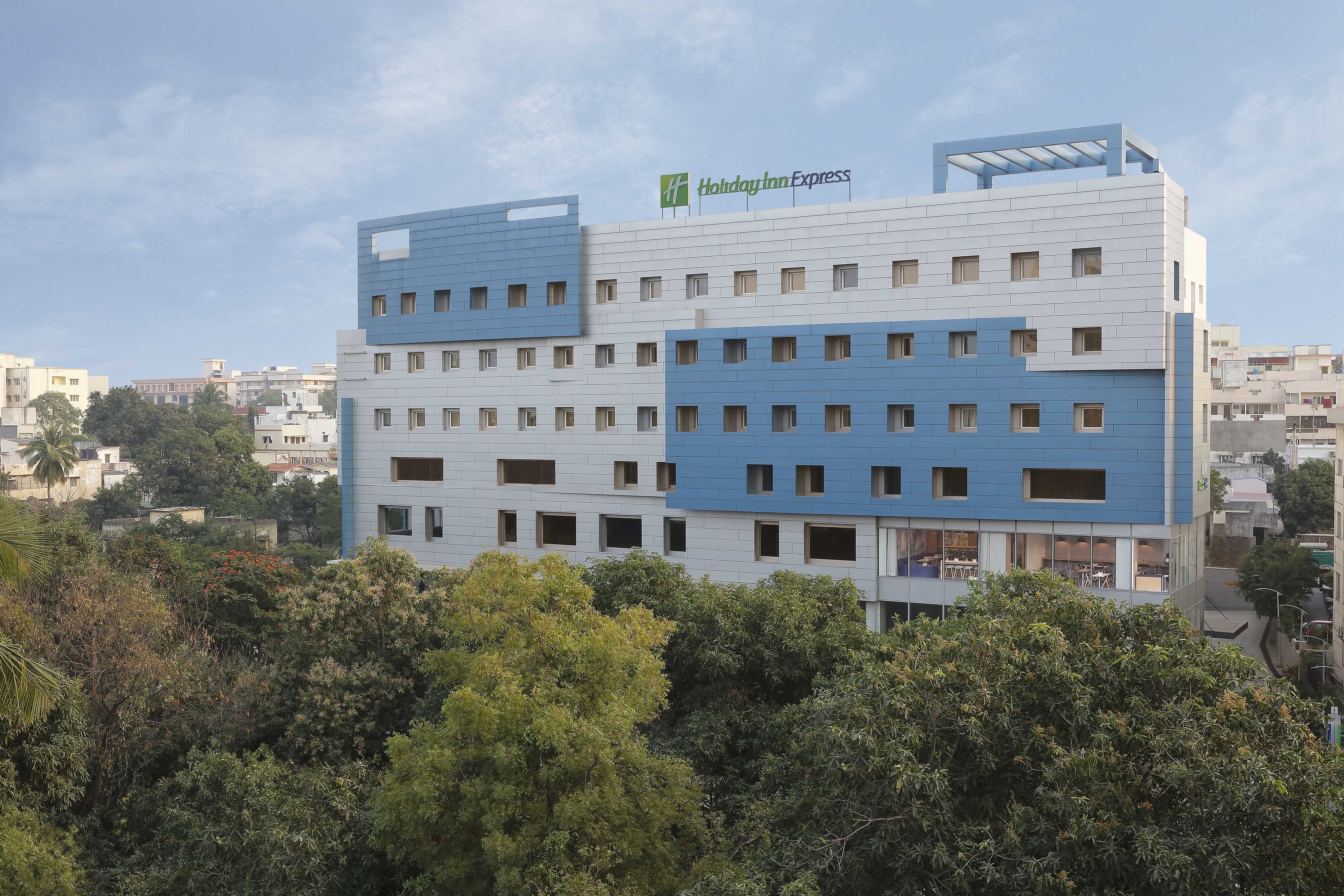 Holiday Inn Express Hyderabad Banjara Hills 2/50
