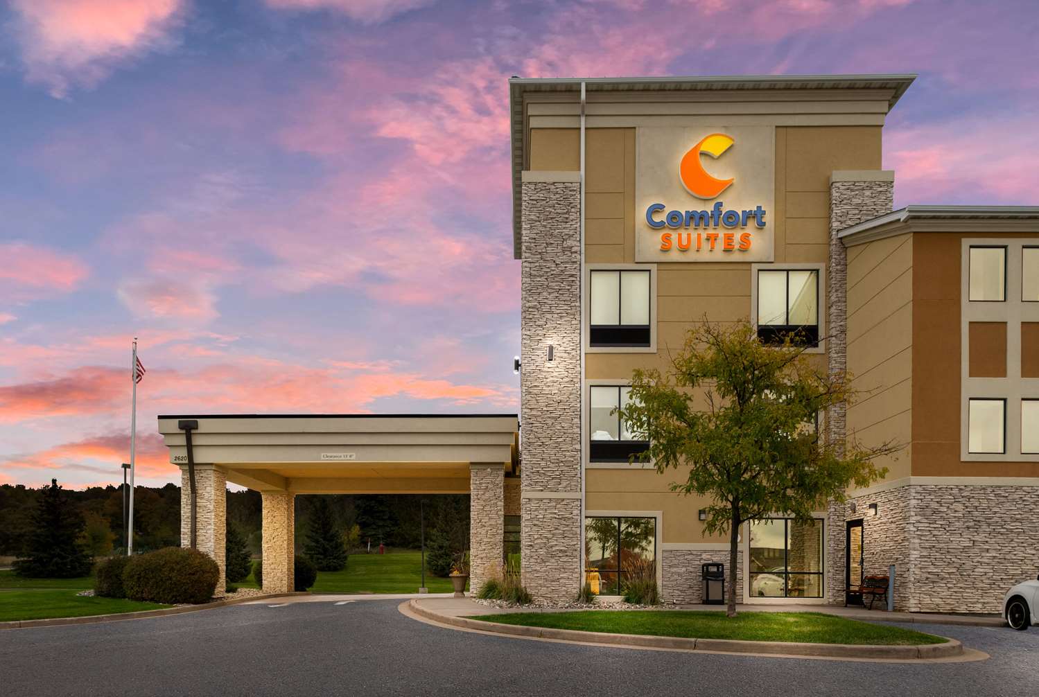 Comfort Suites Hudson I-94 Hudson WI 2/40