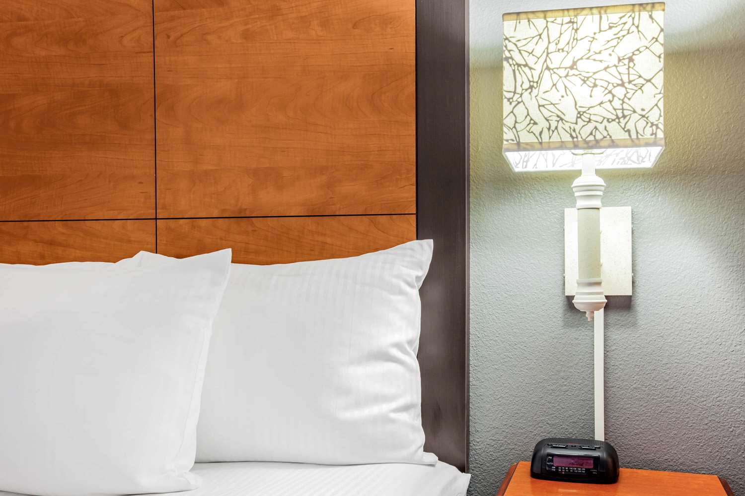 La Quinta Inn & Suites by Wyndham Houston Baytown East photo2