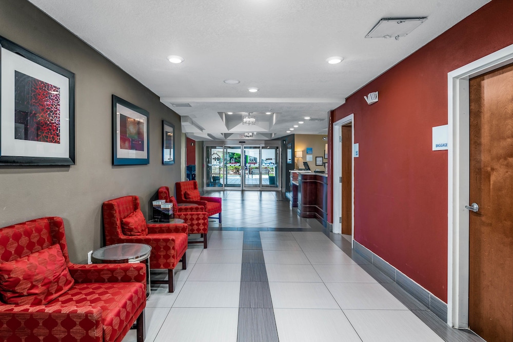 Holiday Inn Express Suites Lantana 36/57