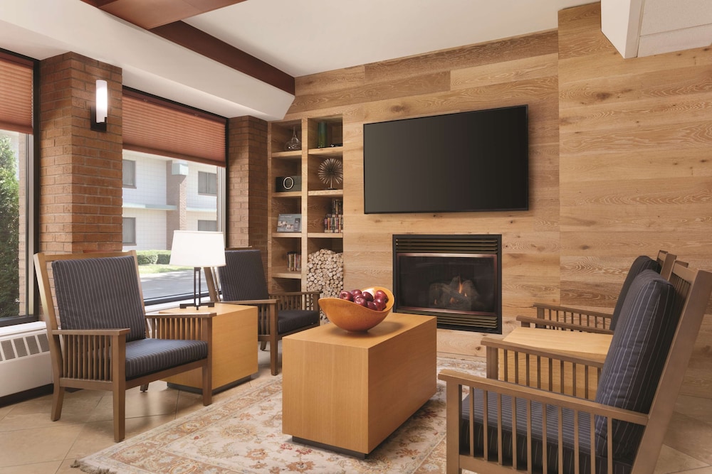 Country Inn and Suites by Radisson, Traverse City, MI 31/46