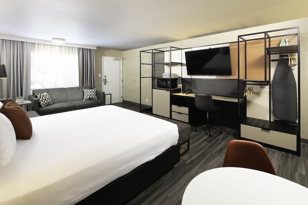 Waypoint Hotel 14/62