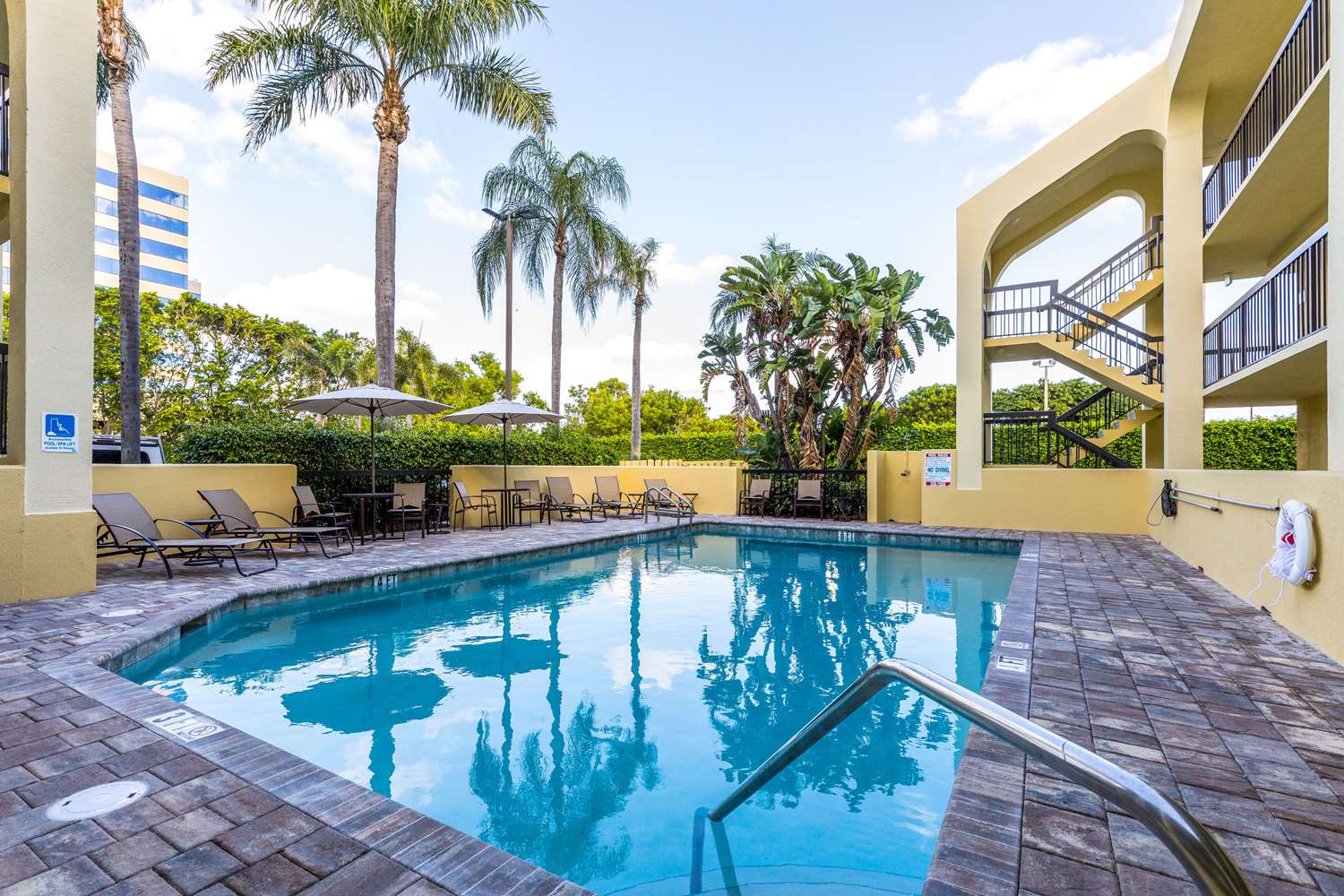Quality Inn Palm Beach International Airport 17/19