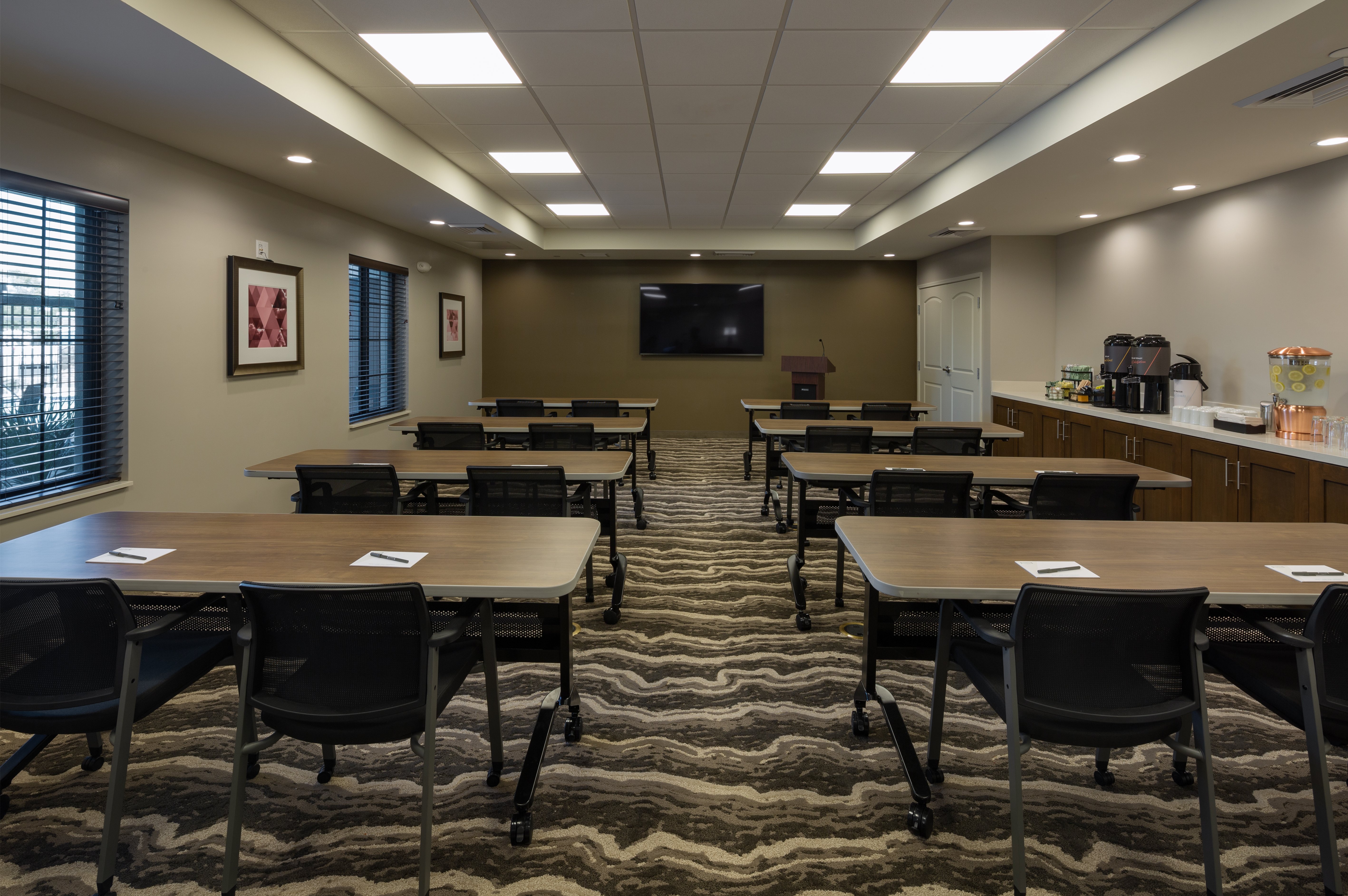 Staybridge Suites Phoenix Biltmore Area 45/56