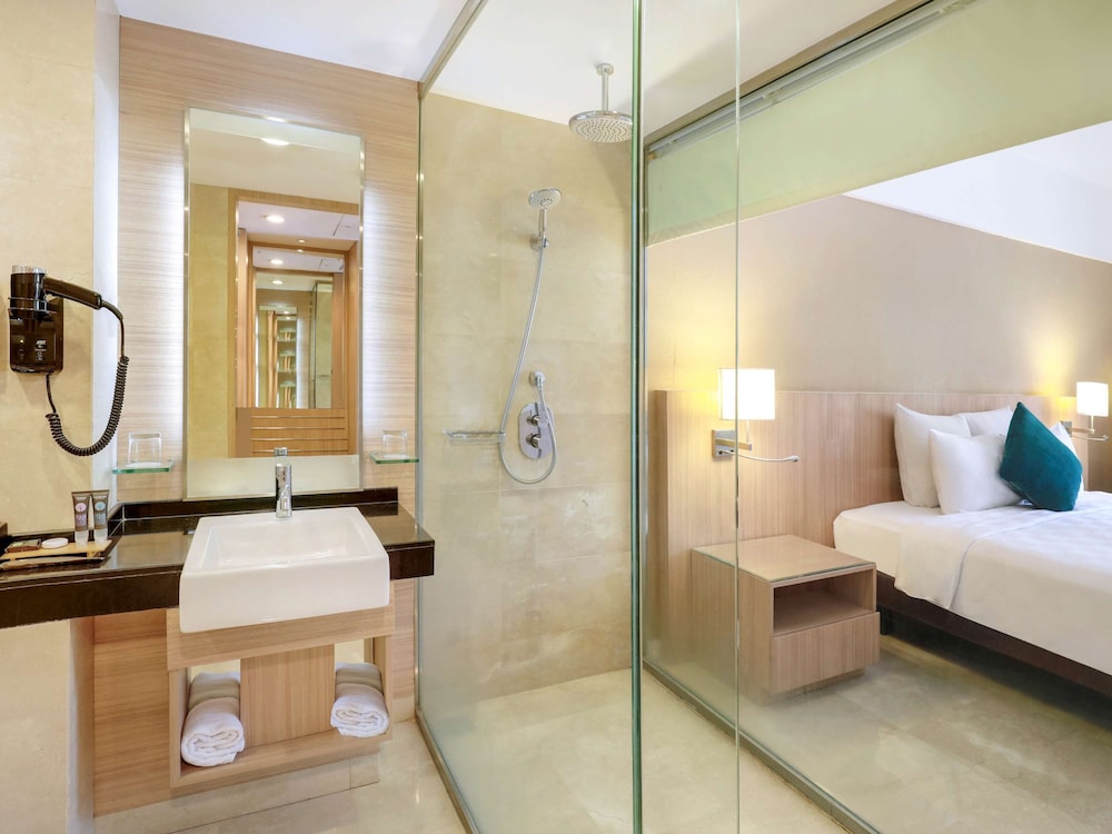 Grand Tropic Suites Hotel Surabaya 11/29