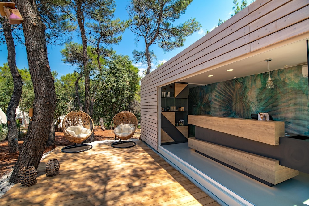 Arena One 99 Glamping 17/50
