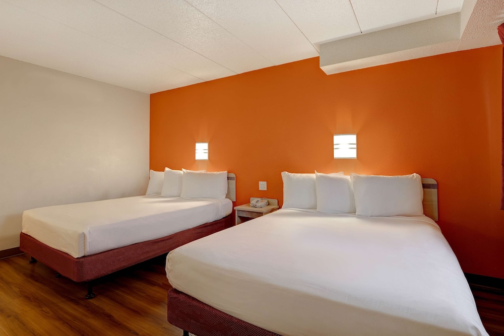 Motel6 Lakeville, MN - South - Lakeville 21/59