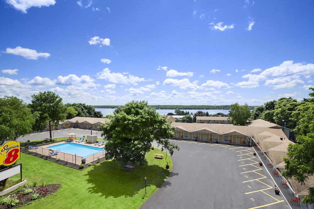 Super 8 by Wyndham Brockville 4/42