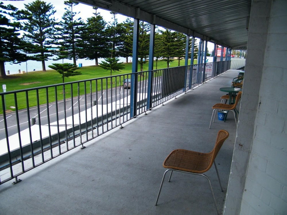 Grand Tasman Hotel 58/65