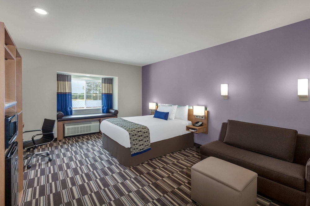ROOM, QUEEN BED, ACCESSIBLE