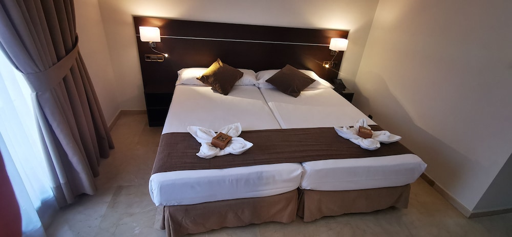 Hotel Mainake Sl 31/60