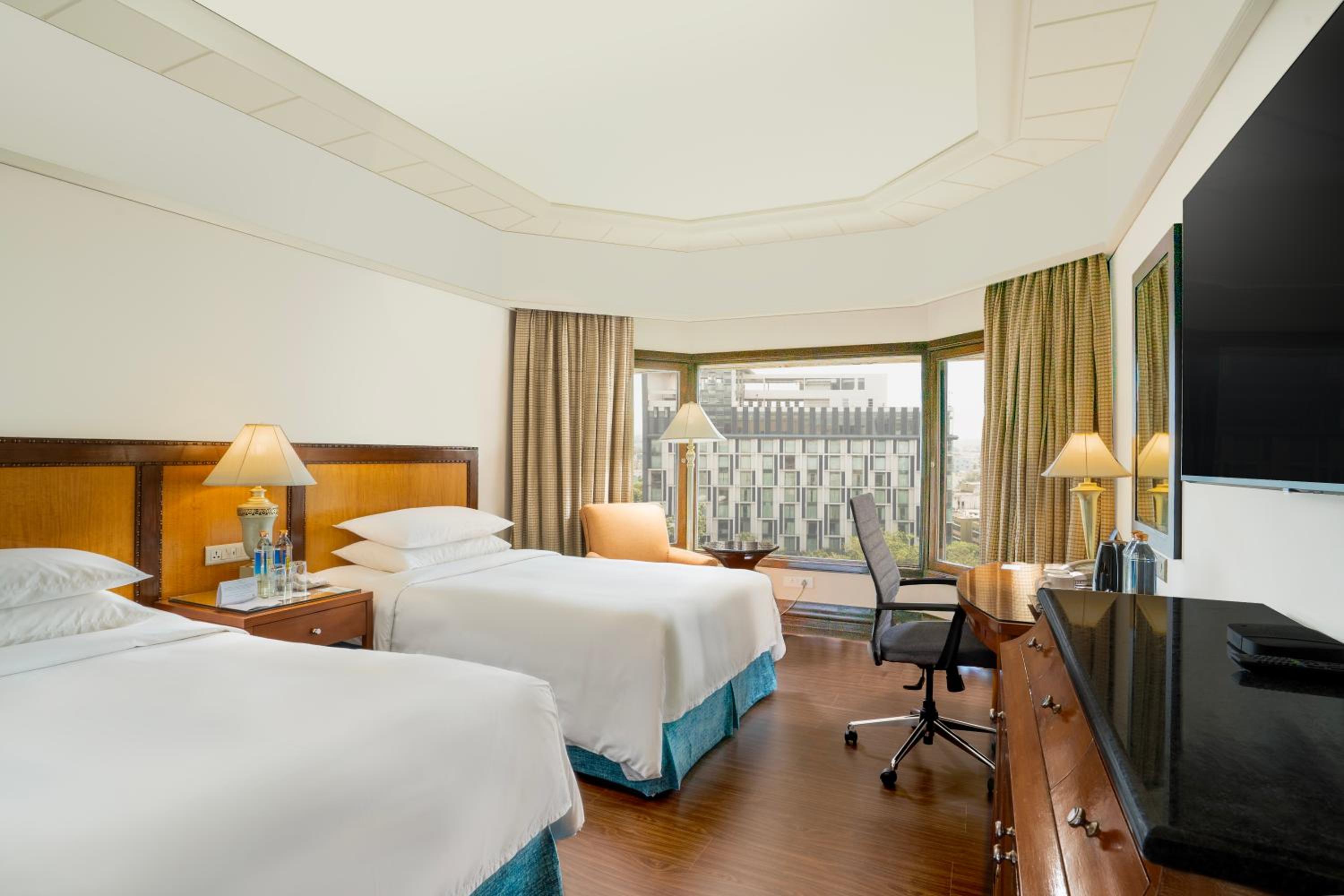 Deluxe, Twin Beds, Bathtub, Hyderabad Marriott Hotel And Convention Centre 4/6