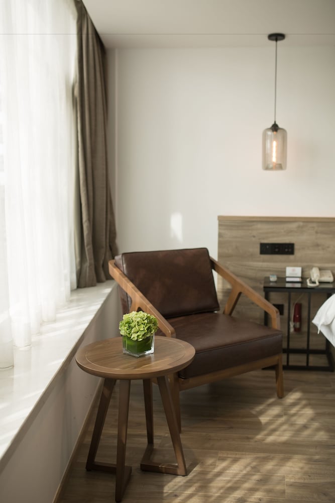 Auraya By Suning Nanjing Hexi 18/26