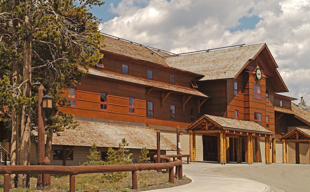 Old Faithful Snow Lodge & Cabins 6/37