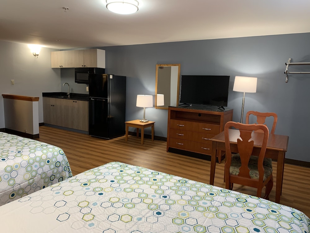 Econo Lodge Inn Suites 21/35